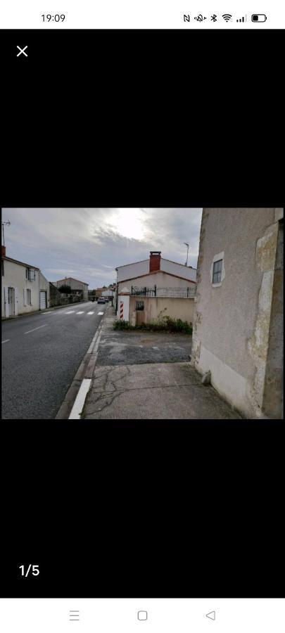 Maisonnee Avec Une Chambre Saint-Michel-en-l'Herm Екстериор снимка